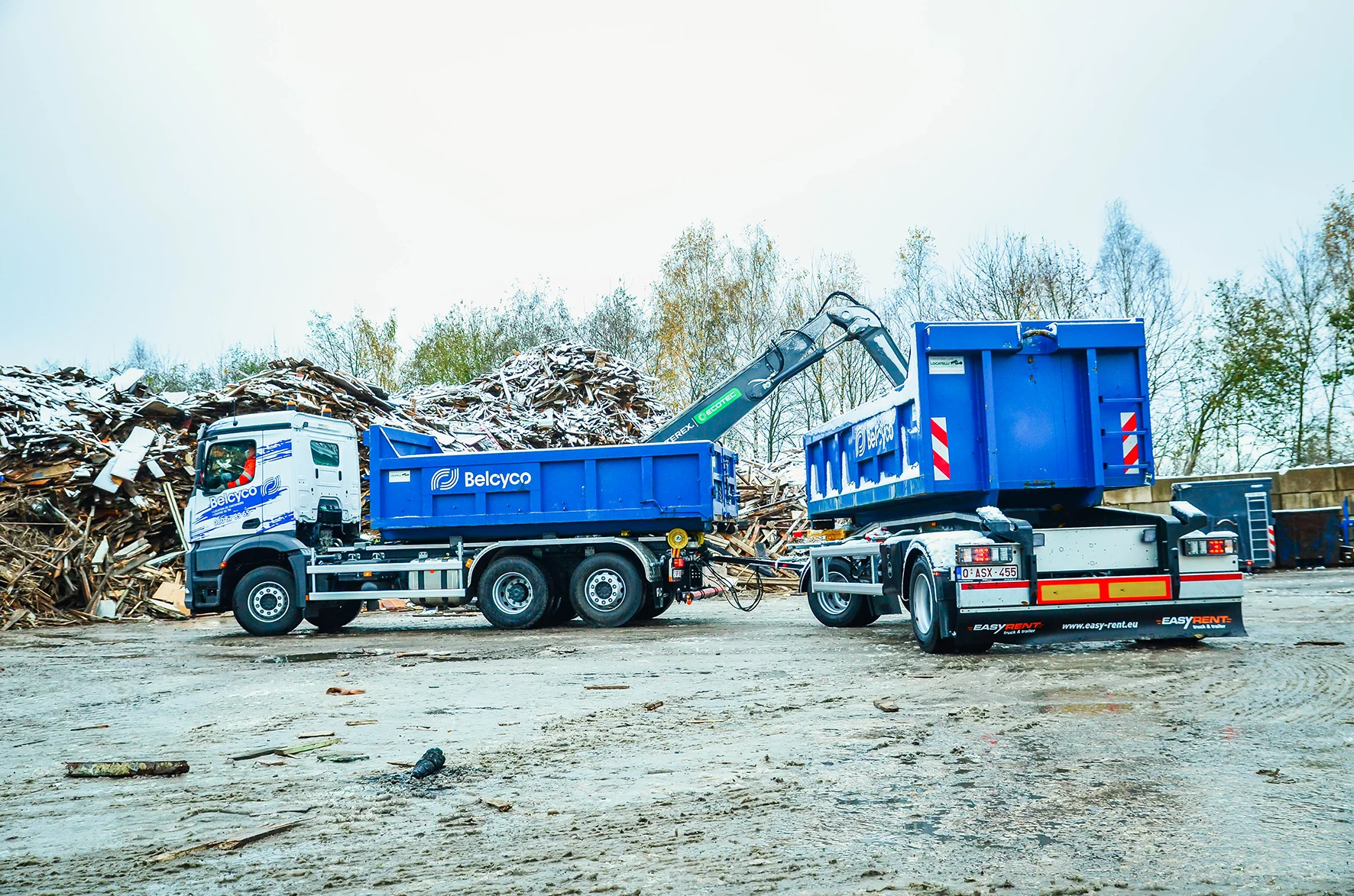 Abrollkipper Belcyco mit Anhänger und Container