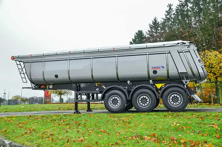 Side view of a Schmitz Cargobull 3-axle tipper trailer SKI 24SL06-8.2 with thermal insulation